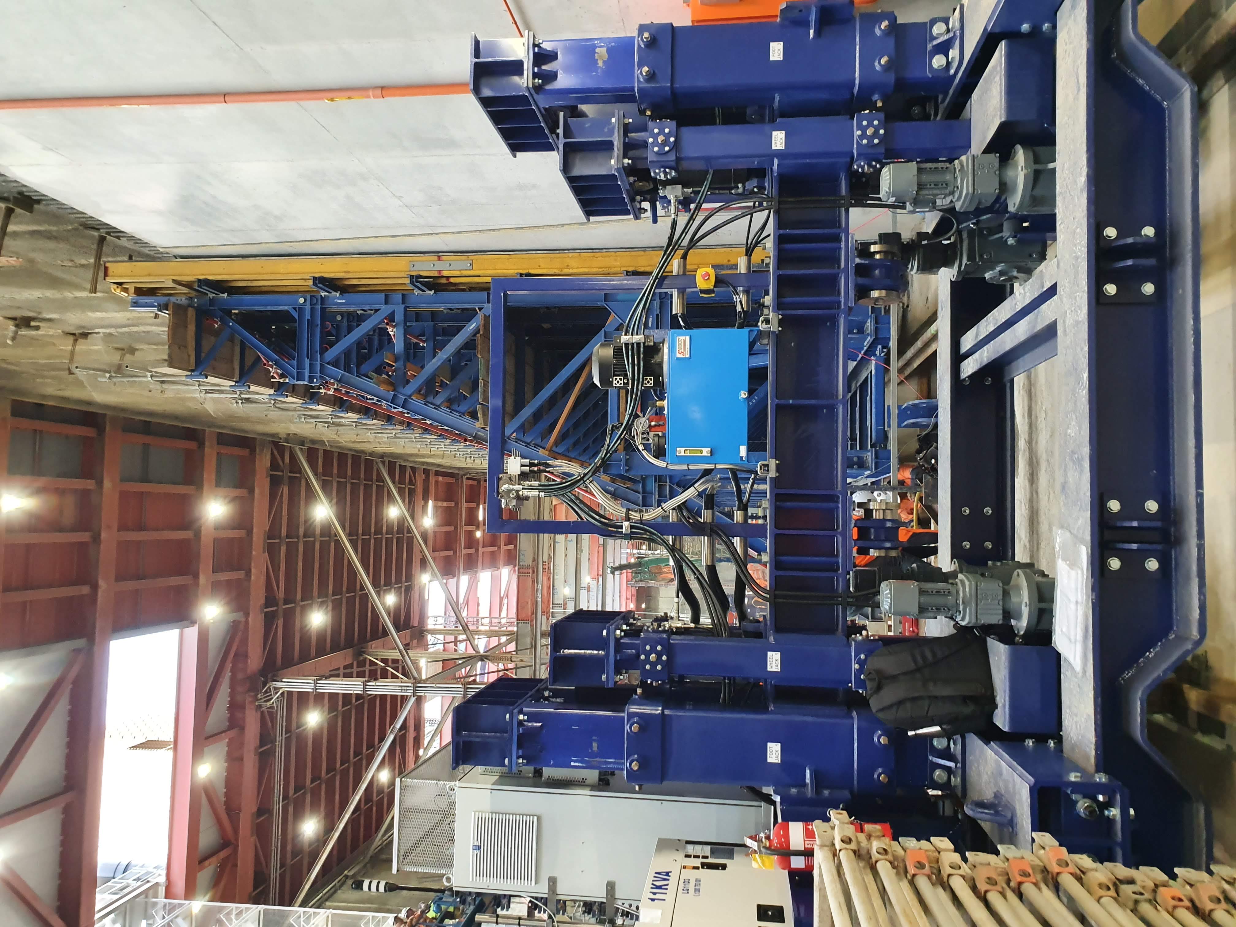 Foot jack and wheel jack assemblies on the trolley frame